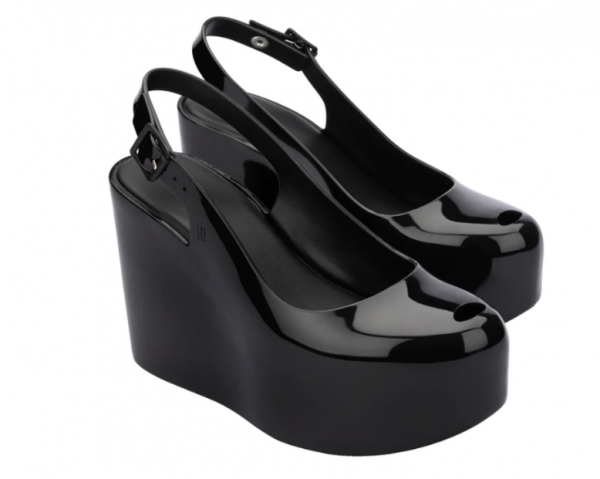 Sepatu Wedges dengan Bahan Kulit Berkilau